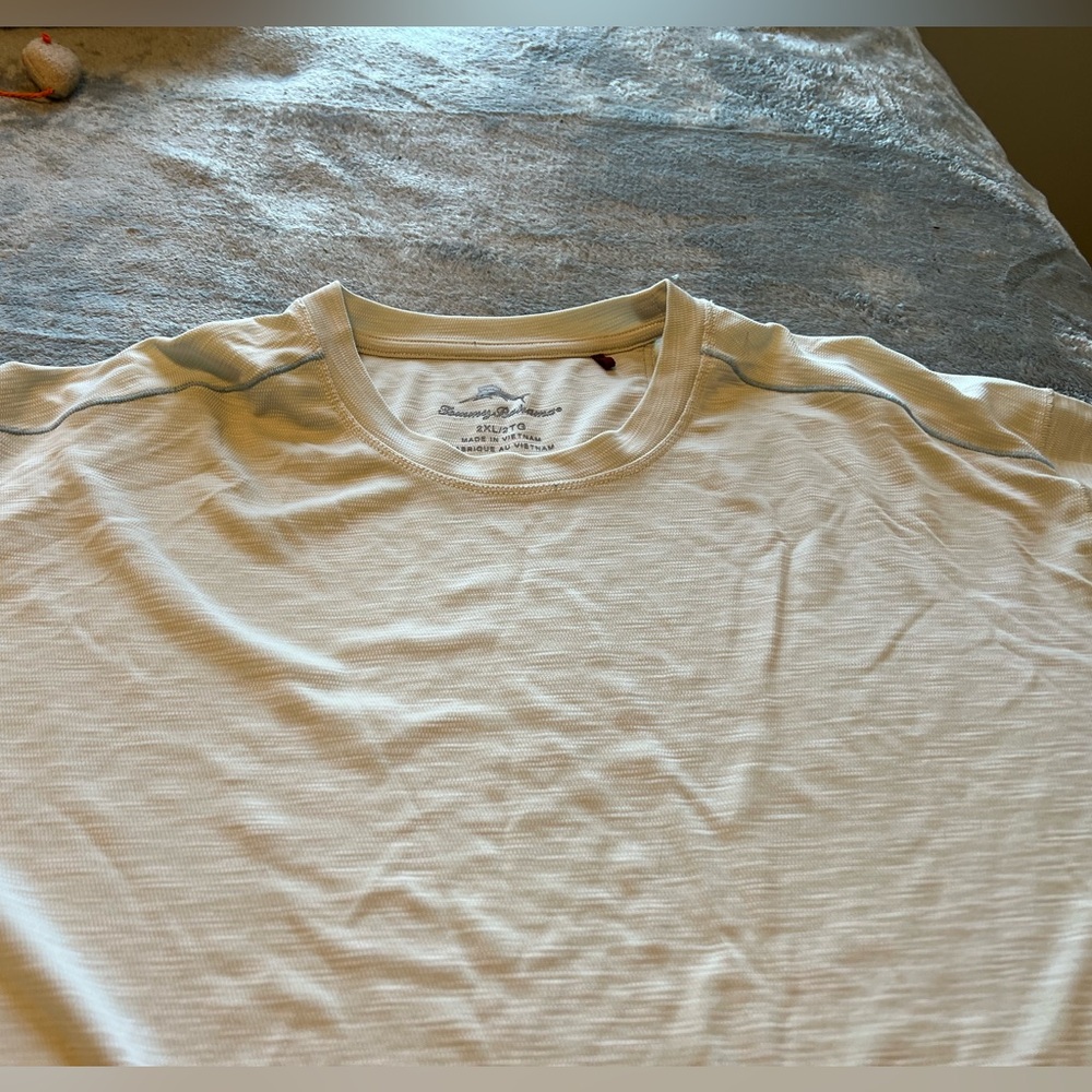 Tommy Bahama men’s shirt sleeved shirt 2XLT, cream with light blue trim EUC